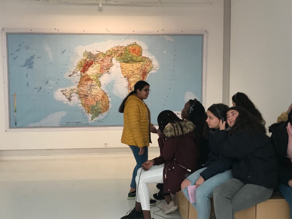 les élèves du Collège Gutenberg découvrent l'île qu'ils ont participé à créer