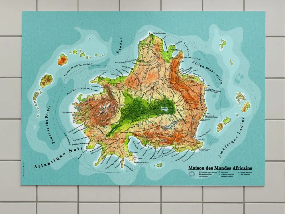 la carte de la maison des mondes africains affichée sur un mur